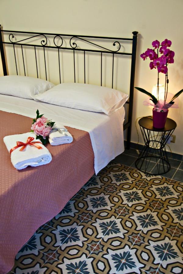 Domus Aurea Bed and Breakfast Montalbano Elicona Exteriör bild