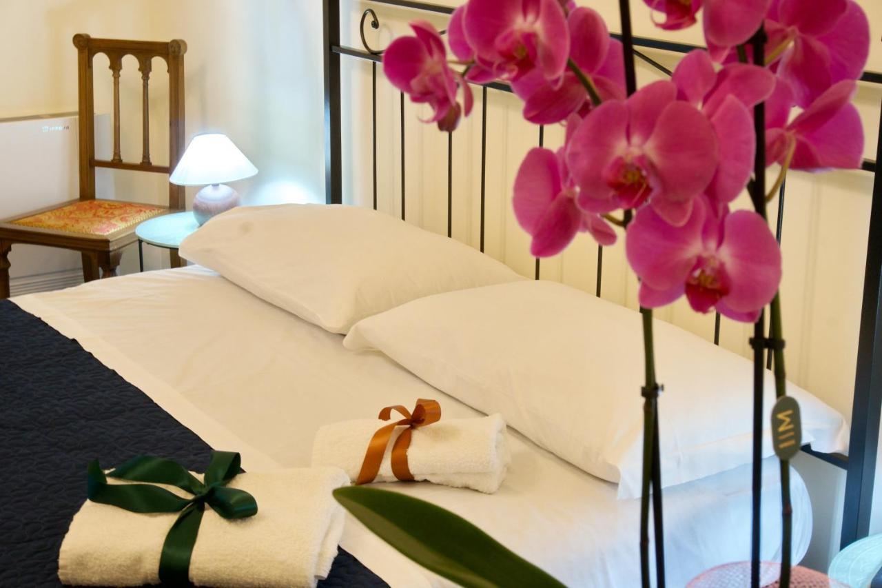 Domus Aurea Bed and Breakfast Montalbano Elicona Exteriör bild