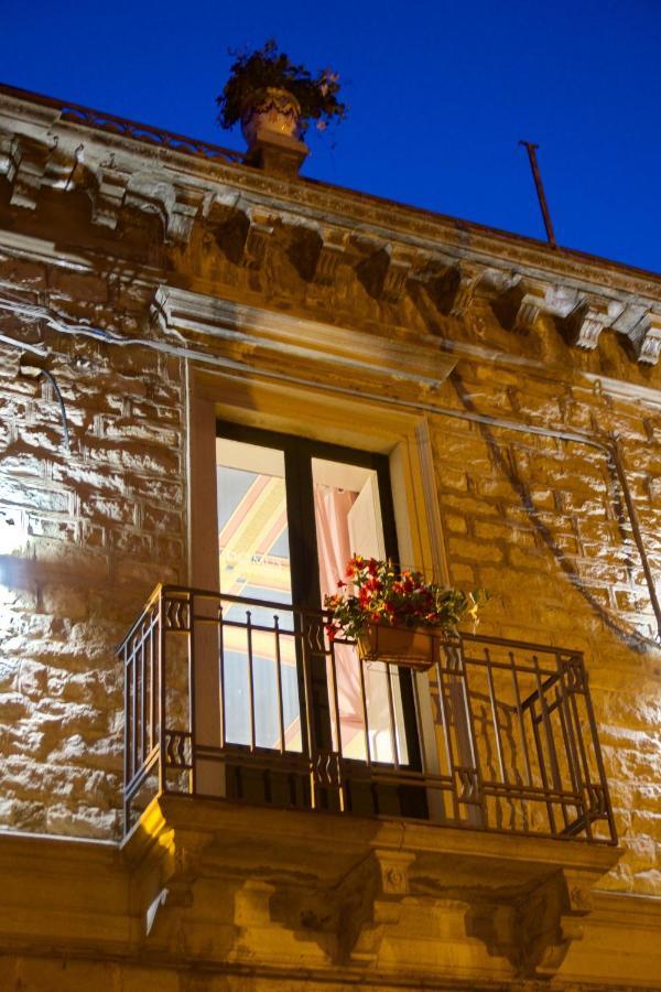 Domus Aurea Bed and Breakfast Montalbano Elicona Exteriör bild